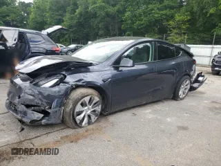 2024 Tesla Model Y Long Range z VIN 7SAYGDEE7RA271520, wystawiony jako Copart lot #56526025 z przebiegiem 28 745 mil mil oraz Szkoda całkowita • Salvage title. Historia ofert i sprzedaży dostępna na DreamBid. Obrazek 1.