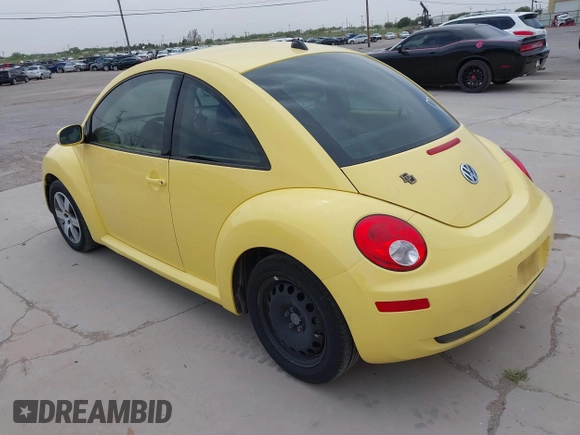 2006 Volkswagen New Beetle Coupe with VIN 3VWRR31C06M415572, listed as a IAAI auction lot 41979588 with 76,044 mi miles. Bid and sale history available at carsss.com. Image 3.