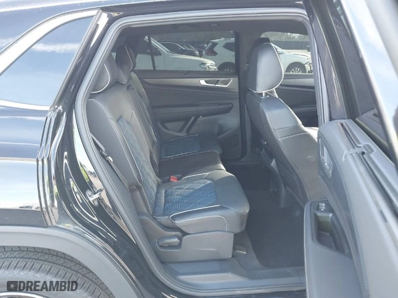 2024 Volkswagen Atlas Cross Sport 2.0T SEL Premium R-Line with VIN 1V2FE2CA1RC247274, listed as a IAAI auction lot 41565039 with 7,030 mi miles. Bid and sale history available at carsss.com. Image 8.