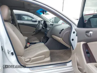 2011 Nissan Altima 2.5 S with VIN 1N4AL2AP1BN442980, listed as a IAAI auction lot 41603298 with 135,481 mi miles. Bid and sale history available at carsss.com. Image 5.
