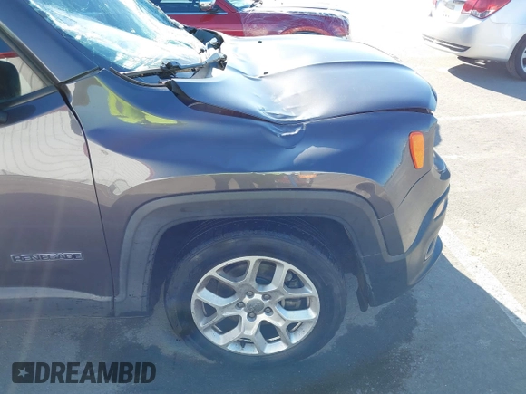 2018 Jeep Renegade Latitude with VIN ZACCJABB5JPH92303, listed as a IAAI auction lot 41762062 with 89,717 mi miles. Bid and sale history available at carsss.com. Image 17.
