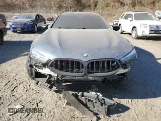 2022 BMW M8 Competition z VIN WBSGV0C08NCK26720, wystawiony jako Copart lot #78250474 z przebiegiem Nie podano mil oraz Szkoda całkowita • Salvage title. Historia ofert i sprzedaży dostępna na DreamBid. Obrazek 5.