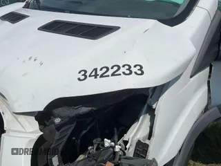 2017 Ford Transit z VIN 1FTYE1YMXHKA68114, wystawiony jako IAAI lot #42742955 z przebiegiem 245 470 mil mil oraz . Historia ofert i sprzedaży dostępna na DreamBid. Obrazek 8.
