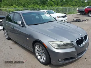 2011 BMW 3 Series 328i z VIN WBAPH7C56BE850922, wystawiony jako IAAI lot #42294307 z przebiegiem 96 234 mil mil oraz . Historia ofert i sprzedaży dostępna na DreamBid. Obrazek 1.