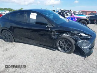 2024 Tesla Model Y z VIN 7SAYGDED6RF191135, wystawiony jako IAAI lot #41790922 z przebiegiem 17 154 mil mil oraz . Historia ofert i sprzedaży dostępna na DreamBid. Obrazek 6.