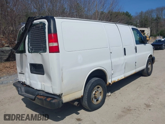 2008 Chevrolet Express Cargo Van with VIN 1GCGG25C381208002, listed as a IAAI auction lot 42067122 with 165,007 mi miles. Bid and sale history available at carsss.com. Image 4.