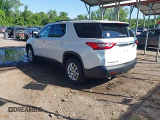 2018 Chevrolet Traverse LT Cloth z VIN 1GNEVGKWXJJ270664, wystawiony jako IAAI lot #42176492 z przebiegiem 73 534 mil mil oraz . Historia ofert i sprzedaży dostępna na DreamBid. Obrazek 3.