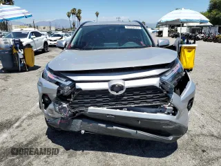 2024 Toyota RAV4 XLE Premium z VIN 2T3C1RFV8RC263882, wystawiony jako Copart lot #63328475 z przebiegiem 11 788 mil mil oraz Szkoda całkowita • Salvage title. Historia ofert i sprzedaży dostępna na DreamBid. Obrazek 5.