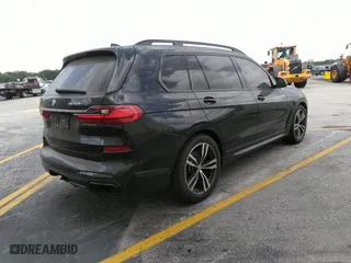 2021 BMW X7 M50i with VIN 5UXCX6C06M9H34992, listed as a IAAI auction lot 41513197 with 22,029 mi miles. Bid and sale history available at carsss.com. Image 4.