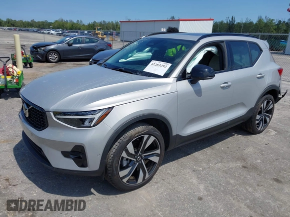 2024 Volvo XC40 Plus Dark Theme с VIN YV4L12ULXR2293107, выставлен на аукционе IAAI как лот 42283292 с пробегом 10 917 миль миль и . История ставок и продаж доступна на DreamBid. Изображение 2.