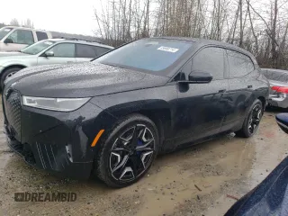 2022 BMW iX xDrive50 z VIN WB523CF05NCK44298, wystawiony jako Copart lot #45008714 z przebiegiem 14 562 mil mil oraz . Historia ofert i sprzedaży dostępna na DreamBid. Obrazek 1.