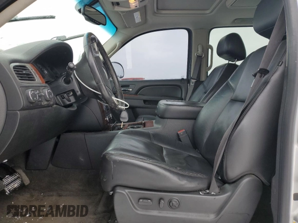 2010 Chevrolet Suburban LTZ with VIN 1GNUKKE36AR229085, listed as a Copart auction lot 45721095 with 201,743 mi miles and Clean Title. Bid and sale history available at carsss.com. Image 7.