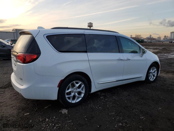 2017 Chrysler Pacifica Touring-L with VIN 2C4RC1BG6HR788637, listed as a Copart auction lot 44674075 with 95,947 mi miles and Salvage Title. Bid and sale history available at carsss.com. Image 3.