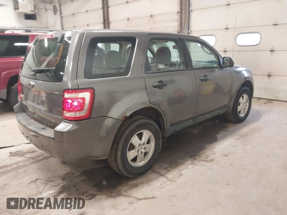 2011 Ford Escape XLS z VIN 1FMCU9C71BKB77819, wystawiony jako IAAI lot #42485716 z przebiegiem 204 218 mil mil oraz . Historia ofert i sprzedaży dostępna na DreamBid. Obrazek 4.