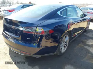 2013 Tesla Model S with VIN 5YJSA1CNXDFP28192, listed as a IAAI auction lot 42227521 with 60,967 mi miles and . Bid and sale history available at DreamBid. Image 4.
