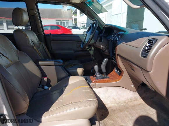 2000 Toyota 4Runner Limited with VIN JT3HN87RXY9037527, listed as a IAAI auction lot 41776991 with 297,158 mi miles. Bid and sale history available at carsss.com. Image 5.