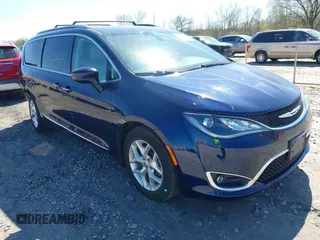 2018 Chrysler Pacifica Touring L z VIN 2C4RC1BGXJR126520, wystawiony jako IAAI lot #42223746 z przebiegiem 117 847 mil mil oraz . Historia ofert i sprzedaży dostępna na DreamBid. Obrazek 1.