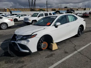 2024 Toyota Camry SE with VIN 4T1G11AK1RU845572, listed as a Copart auction lot 43728815 with 16,574 mi miles and Clean Title. Bid and sale history available at carsss.com. Image 1.