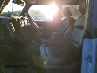 2024 Ford Bronco Badlands z VIN 1FMEE9BP1RLA20321, wystawiony jako Copart lot #42357405 z przebiegiem 8 327 mil mil oraz Szkoda całkowita • Salvage title. Historia ofert i sprzedaży dostępna na DreamBid. Obrazek 7.