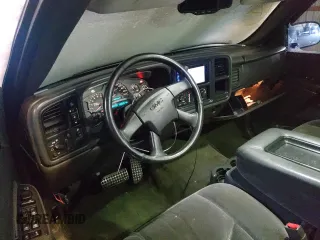 2003 GMC Sierra 1500HD SLT z VIN 1GTGK13U93F245135, wystawiony jako Copart lot #81886484 z przebiegiem 302 035 mil mil oraz Tytuł czysty. Historia ofert i sprzedaży dostępna na DreamBid. Obrazek 8.