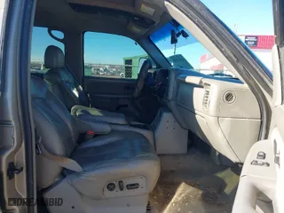 2002 Chevrolet Silverado 2500HD LS with VIN 1GCHK23UX2F125028, listed as a IAAI auction lot 41331035 with 238,031 mi miles. Bid and sale history available at carsss.com. Image 5.