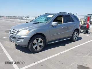 2011 Mercedes-Benz M ML 350 BlueTEC with VIN 4JGBB2FB8BA625553, listed as a IAAI auction lot 42063572 with 186,918 mi miles. Bid and sale history available at carsss.com. Image 2.