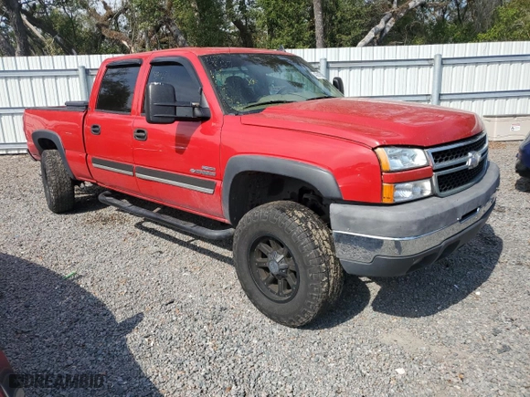 2007 Chevrolet Silverado 2500HD Classic LT3 with VIN 1GCHK23D97F116666, listed as a Copart auction lot 43913985 with 257,169 mi miles and Salvage Title. Bid and sale history available at carsss.com. Image 4.