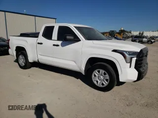 2022 Toyota Tundra SR z VIN 5TFKB5DA6NX016110, wystawiony jako Copart lot #41285993 z przebiegiem 68 mil mil oraz . Historia ofert i sprzedaży dostępna na DreamBid. Obrazek 4.