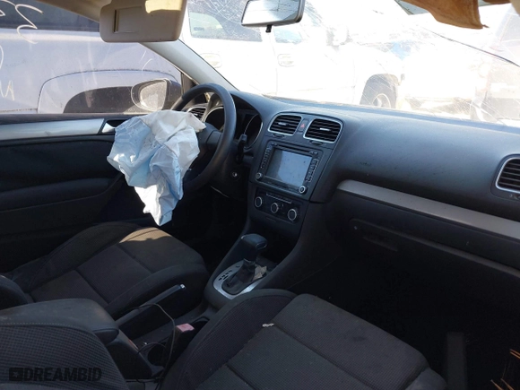 2010 Volkswagen Golf with VIN WVWBB7AJ2AW331129, listed as a IAAI auction lot 38288218 with 1 mi miles. Bid and sale history available at carsss.com. Image 5.