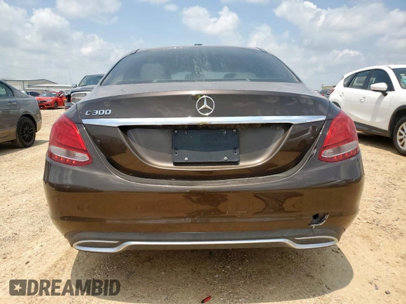 2017 Mercedes-Benz C 300 z VIN 55SWF4JB9HU217123, wystawiony jako Copart lot #59339195 z przebiegiem 136 805 mil mil oraz Czysty tytuł • Clean title. Historia ofert i sprzedaży dostępna na DreamBid. Obrazek 6.