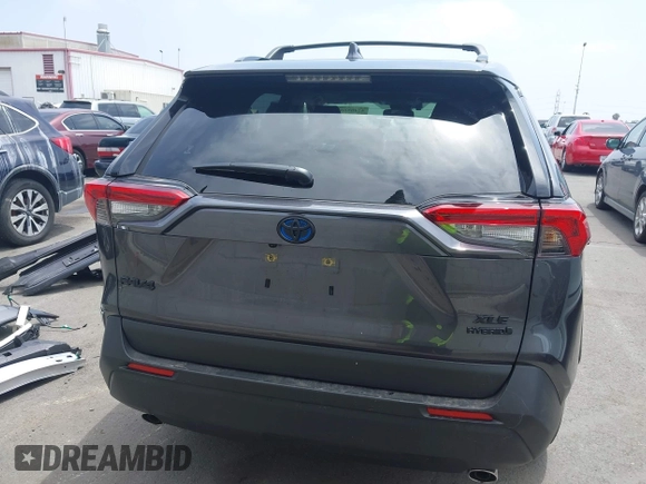 2024 Toyota RAV4 Hybrid XLE Premium z VIN JTMB6RFV5RJ059437, wystawiony jako IAAI lot #42485203 z przebiegiem 4 200 mil mil oraz . Historia ofert i sprzedaży dostępna na DreamBid. Obrazek 17.