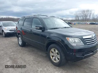 2009 Kia Borrego LX with VIN KNDJJ741095037045, listed as a IAAI auction lot 42032257 with 179,729 mi miles. Bid and sale history available at carsss.com. Image 1.