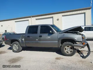 2006 Chevrolet Silverado 1500 LT1 with VIN 2GCEK13T861134800, listed as a IAAI auction lot 41667411 with 286,480 mi miles. Bid and sale history available at carsss.com. Image 14.