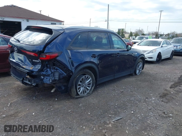 2024 Mazda CX-90 Preferred z VIN JM3KKBHA5R1158229, wystawiony jako IAAI lot #42008464 z przebiegiem 20 817 mil mil oraz . Historia ofert i sprzedaży dostępna na DreamBid. Obrazek 4.