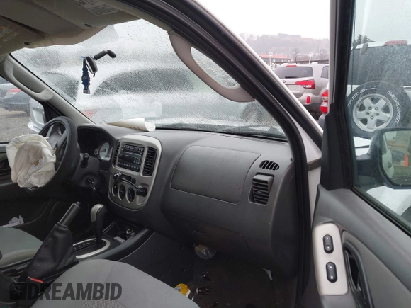 2006 Ford Escape XLT with VIN 1FMYU03Z46KB87723, listed as a IAAI auction lot 41176961 with 1 mi miles. Bid and sale history available at carsss.com. Image 5.