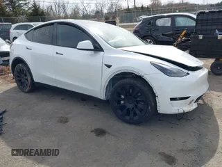 2024 Tesla Model Y Long Range z VIN 7SAYGDEE3RA258490, wystawiony jako IAAI lot #41839493 z przebiegiem 12 761 mil mil oraz . Historia ofert i sprzedaży dostępna na DreamBid. Obrazek 1.