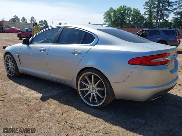 2015 Jaguar XF I4 T Premium with VIN SAJWA0FS6FPU73001, listed as a IAAI auction lot 42092684 with 126,956 mi miles. Bid and sale history available at carsss.com. Image 3.