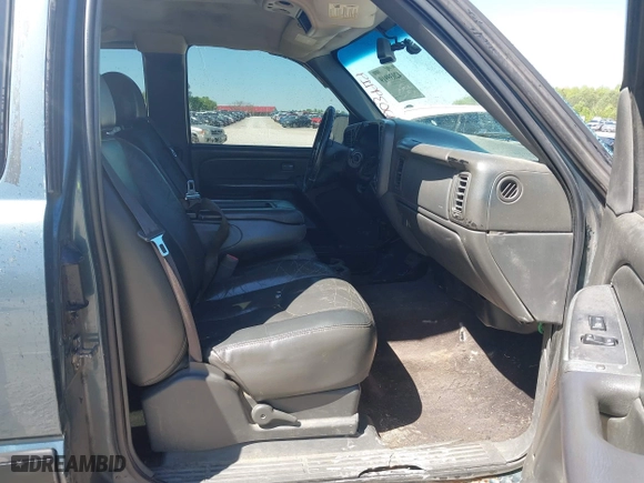 2006 Chevrolet Silverado 1500 LT2 with VIN 1GCEK19B46Z232471, listed as a IAAI auction lot 42039919 with 380,562 mi miles. Bid and sale history available at carsss.com. Image 5.