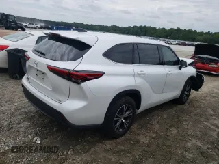 2022 Toyota Highlander L z VIN 5TDCZRBH1NS216485, wystawiony jako Copart lot #64766914 z przebiegiem 33 579 mil mil oraz Szkoda całkowita • Salvage title. Historia ofert i sprzedaży dostępna na DreamBid. Obrazek 3.