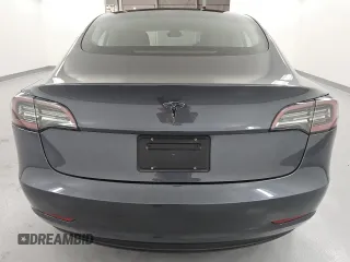 2023 Tesla Model 3 z VIN 5YJ3E1EA3PF459640, wystawiony jako Copart lot #61107195 z przebiegiem 141 027 mil mil oraz Czysty tytuł • Clean title. Historia ofert i sprzedaży dostępna na DreamBid. Obrazek 6.
