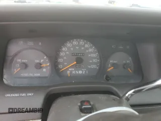 1996 Mercury Grand Marquis GS with VIN 2MELM74W8TX673695, listed as a Copart auction lot 44953635 with 271,807 mi miles and Salvage Title. Bid and sale history available at DreamBid. Image 9.