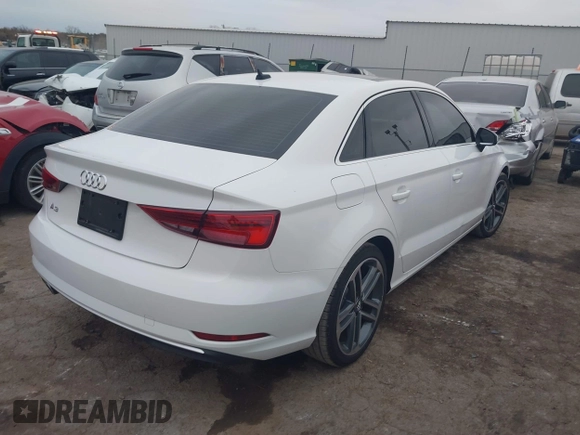 2019 Audi A3 Premium z VIN WAUAUGFF5K1014435, wystawiony jako IAAI lot #40952640 z przebiegiem 61 525 mil mil oraz . Historia ofert i sprzedaży dostępna na DreamBid. Obrazek 4.