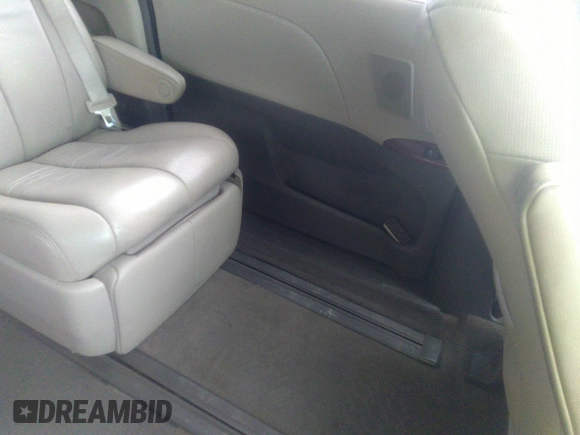 2011 Toyota Sienna XLE with VIN 5TDDK3DC3BS029476, listed as a IAAI auction lot 41393568 with 124,328 mi miles. Bid and sale history available at carsss.com. Image 8.