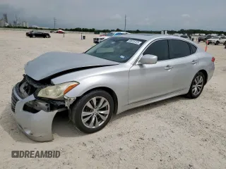 2013 Infiniti M z VIN JN1BY1AP3DM512484, wystawiony jako Copart lot #59415725 z przebiegiem 238 884 mil mil oraz Szkoda całkowita • Salvage title. Historia ofert i sprzedaży dostępna na DreamBid. Obrazek 1.