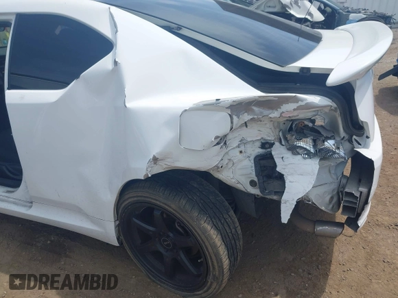 2011 Scion tC z VIN JTKJF5C74B3007388, wystawiony jako IAAI lot #42149607 z przebiegiem 120 694 mil mil oraz . Historia ofert i sprzedaży dostępna na DreamBid. Obrazek 6.