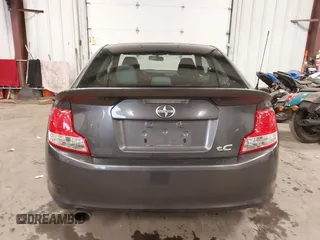 2011 Scion tC z VIN JTKJF5C75B3011546, wystawiony jako IAAI lot #42314036 z przebiegiem 266 448 mil mil oraz . Historia ofert i sprzedaży dostępna na DreamBid. Obrazek 16.