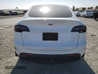 2024 Tesla Model Y Long Range с VIN 7SAYGDEE8RF983067, выставлен на аукционе Copart как лот 61217015 с пробегом 57 082 миль миль и Списание • Salvage title. История ставок и продаж доступна на DreamBid. Изображение 6.
