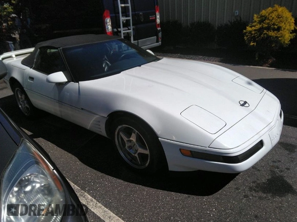 1991 Chevrolet Corvette z VIN 1G1YY338XM5114135, wystawiony jako IAAI lot #41889158 z przebiegiem 122 194 mil mil oraz . Historia ofert i sprzedaży dostępna na DreamBid. Obrazek 1.