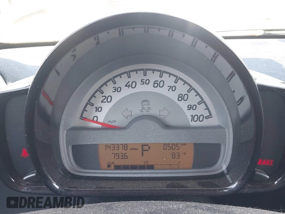 2012 Smart fortwo Pure z VIN WMEEJ3BAXCK526477, wystawiony jako IAAI lot #42392611 z przebiegiem 143 378 mil mil oraz . Historia ofert i sprzedaży dostępna na DreamBid. Obrazek 7.