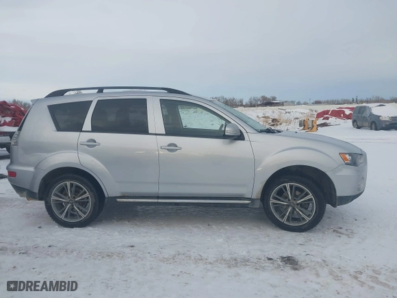 2013 Mitsubishi Outlander SE with VIN JA4JT3AW6DU020908, listed as a IAAI auction lot 41266111 with 193,967 mi miles. Bid and sale history available at carsss.com. Image 13.